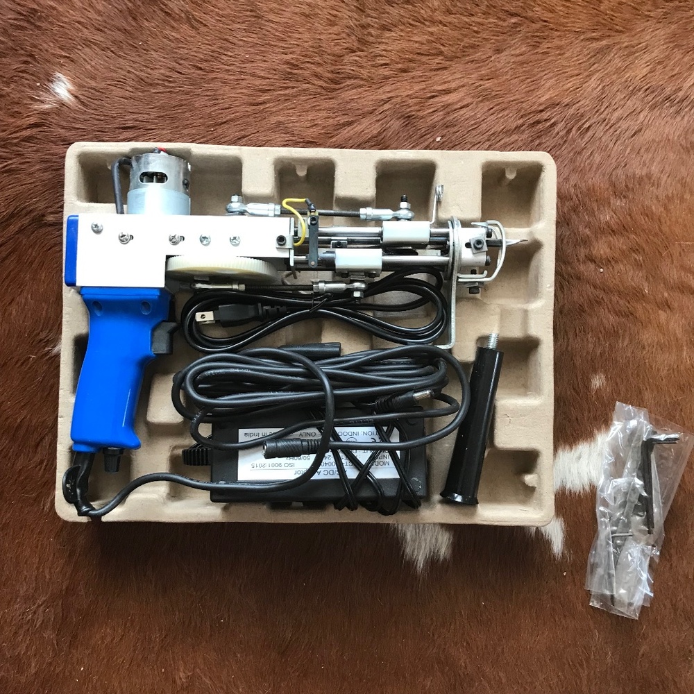 Tuft the World AK-1 cut pile tufting machine